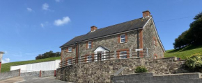 Captivating 5-Bed House with hottub near to Brecon